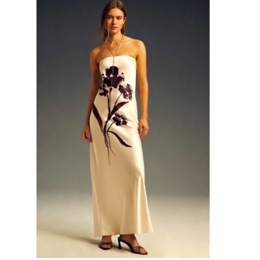 The Fleur Strapless Satin Maxi Slip Dress
By Anthropologie
Color - Cream